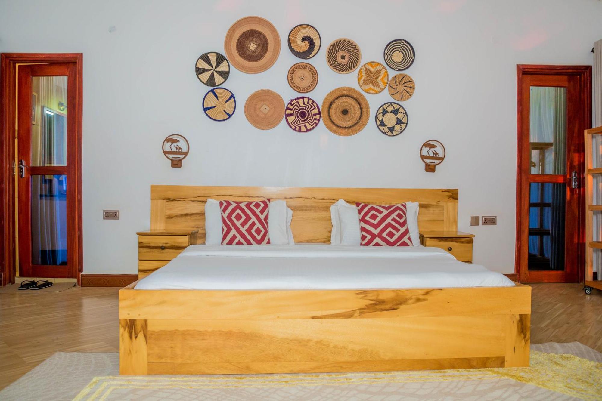 Shose Farmhouse Chalets & Campsite Moshi Kültér fotó